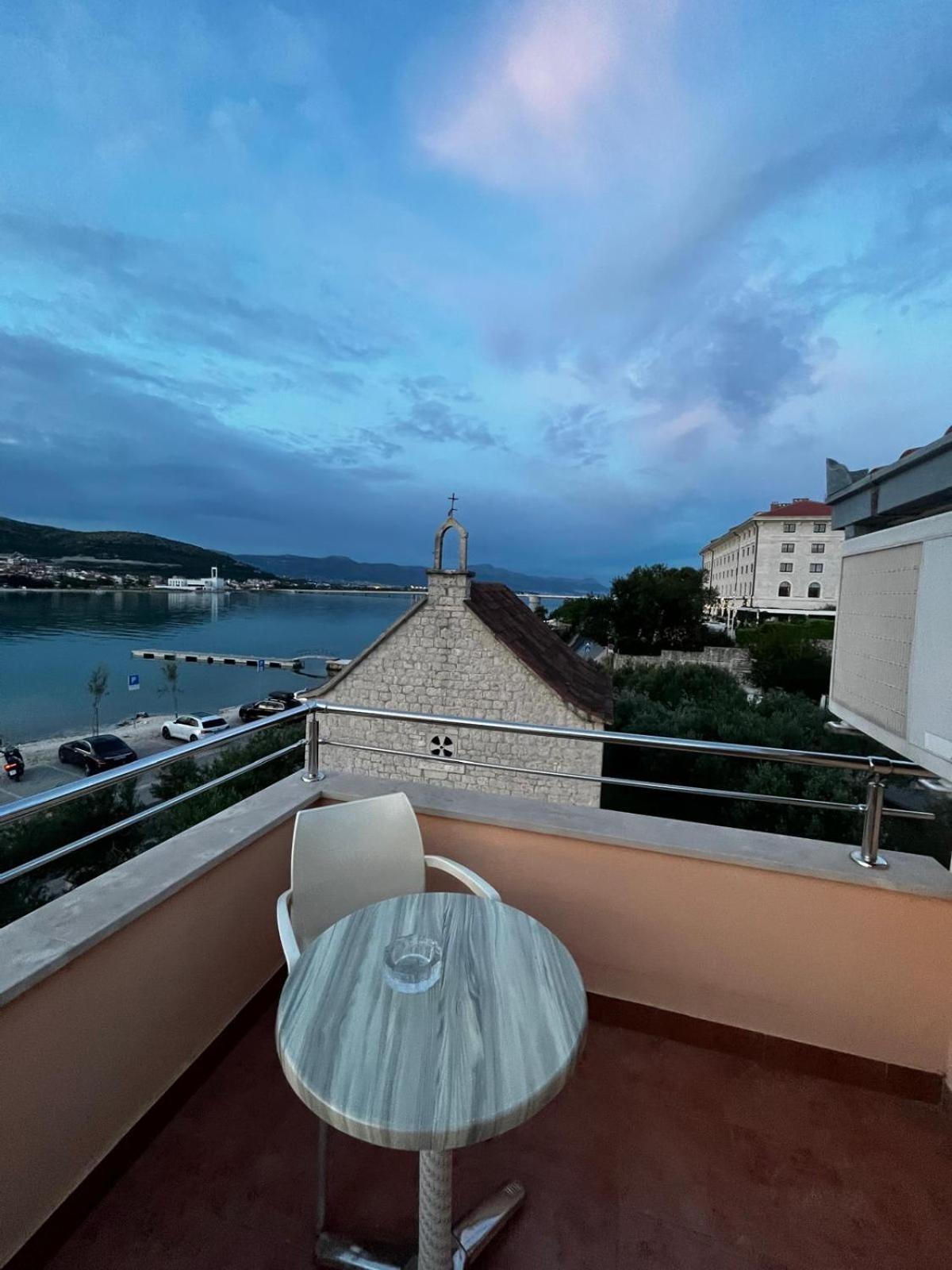 Apartments Kapetanovi Dvori Trogir Exterior foto
